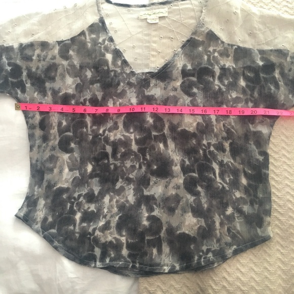 UO Staring at Stars grey floral lace top L - Picture 4 of 8
